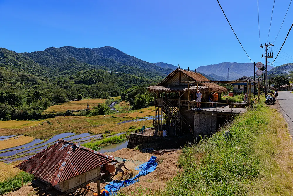 Monument op top met mensen